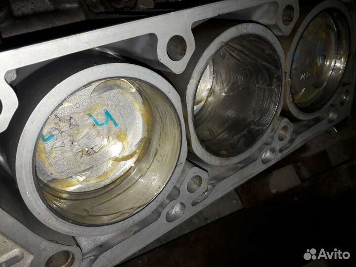 Блок цилиндров в сборе мотор мерседес OM272 3.5 ли