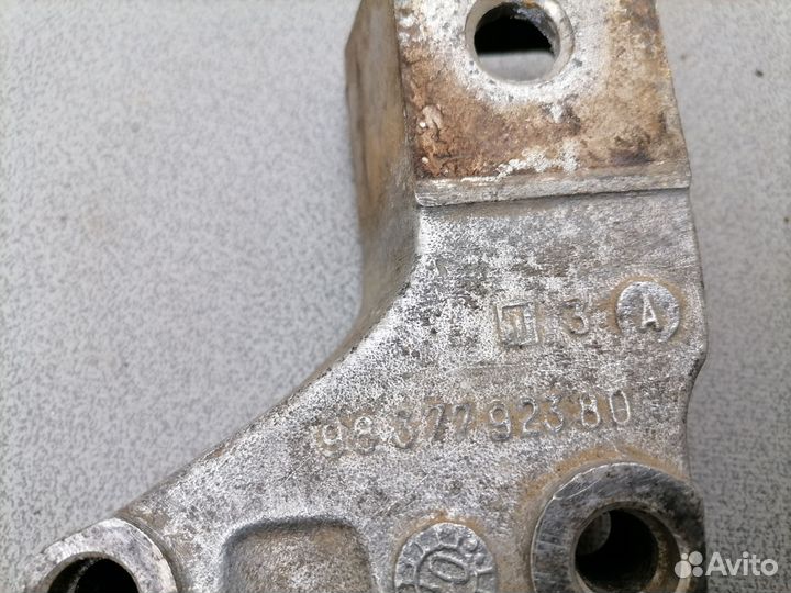 Кронштейн двигателя Citroen Xsara 2000-2005