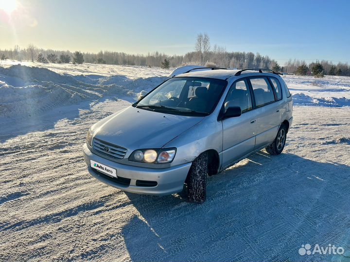 Toyota Ipsum 2.0 AT, 1996, 250 000 км