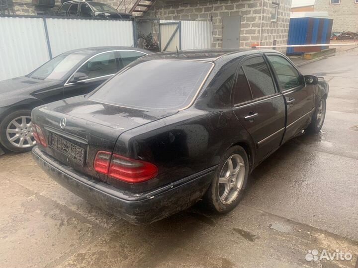 Запчасти на mercedes 210 е280