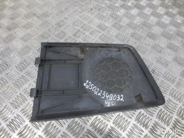 Накладка динамика левая Volvo 82065221