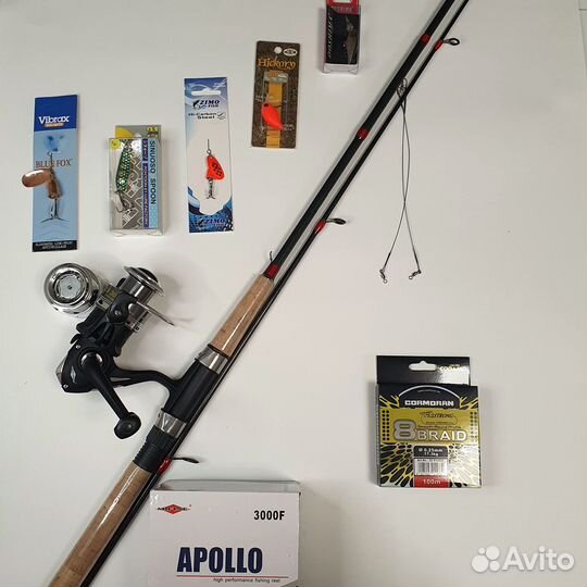 Спиннинг Шимано с катушкой и приманками