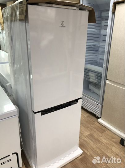 Холодильник indesit