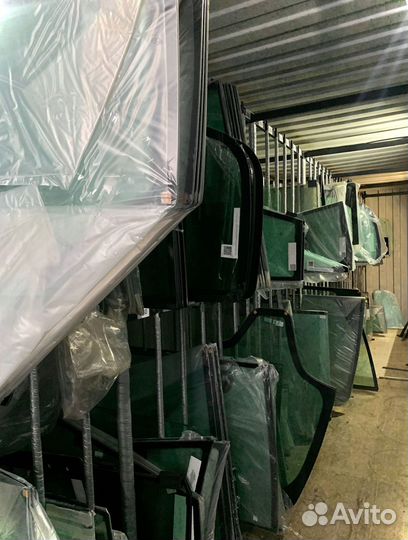 Стекло переднее нижнее JHN0141 для эскаваторов JCB