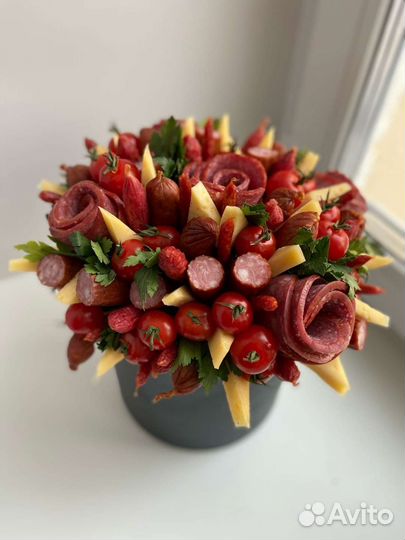 Подарок вкусный съедобный мужской колбасный букет