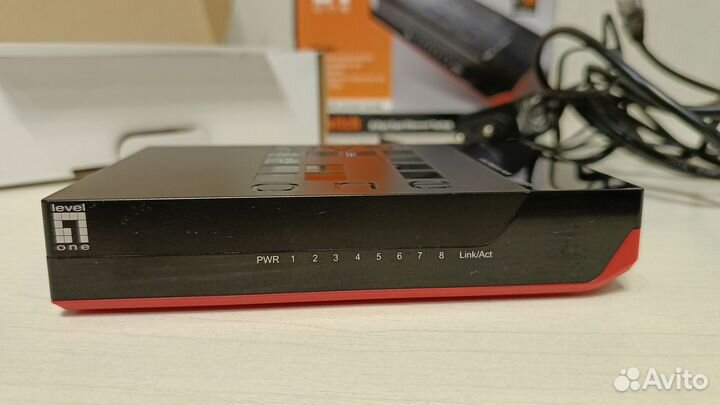 Level one коммутатор 8 портов