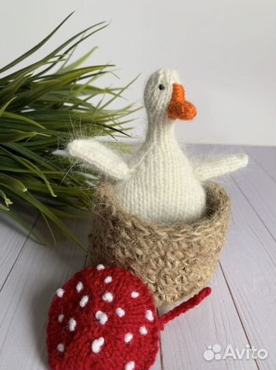 Вязаная игрушка гусь обнимусь