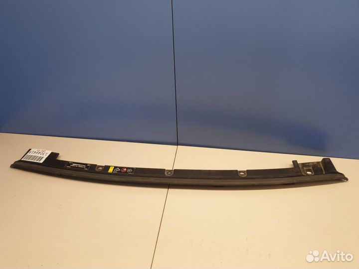 Накладка переднего бампера верхняя Volvo XC40 2017