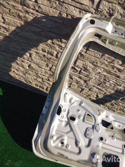 Крышка багажника Субару Трибека B9 с 2005