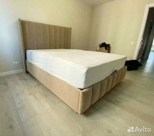 Кровать с изголовьем