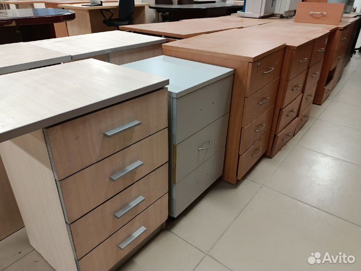 Тумбы подкатные много Б.У. Этот товар в Екатеринбу