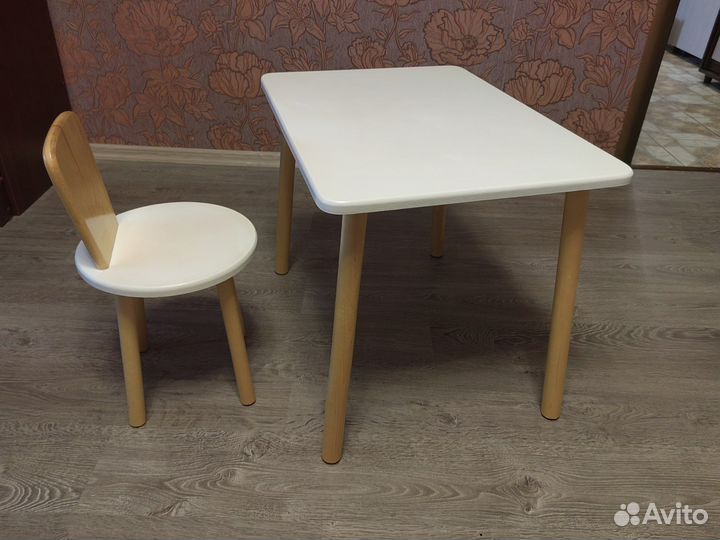 Детский столик и стул из дерева