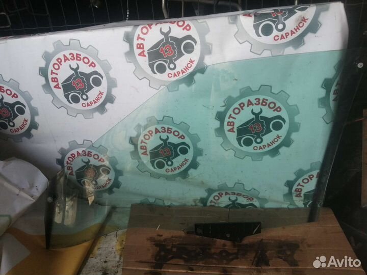 Стекло передней правой двери Audi 80 B3