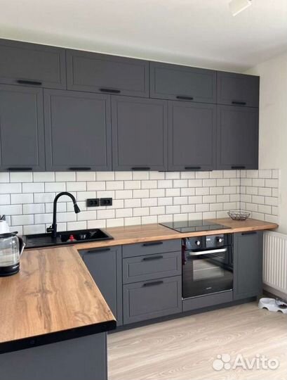 Кухня угловая. Размер 2800х1800 мм