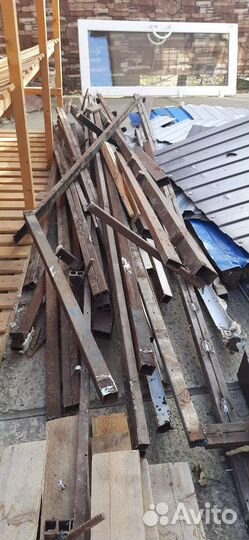 Квадратные трубы жестянки двери пенопласты