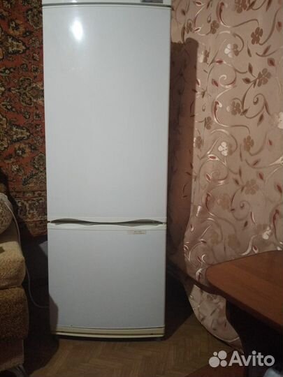 Холодильник на запчасти atlant