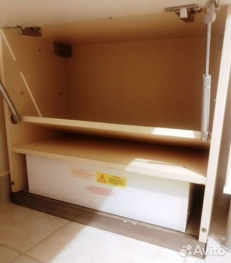 Продам шкаф кухонный навесной с выдвижной вытяжкой