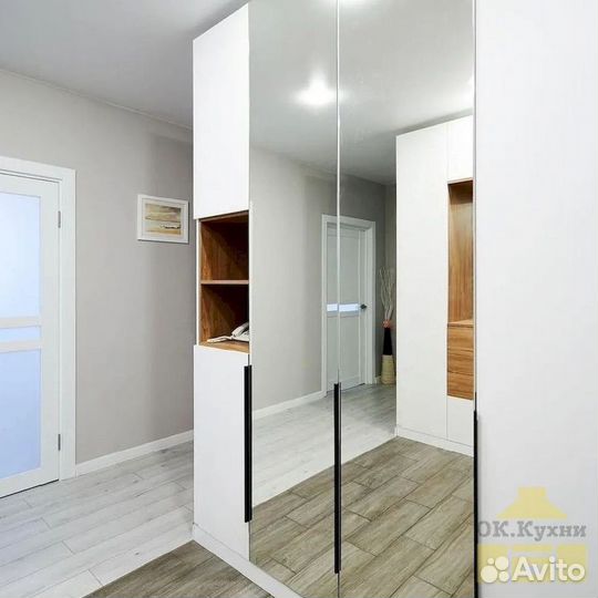 Зеркальный шкаф