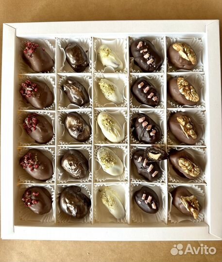 Финики в шоколаде с орехами