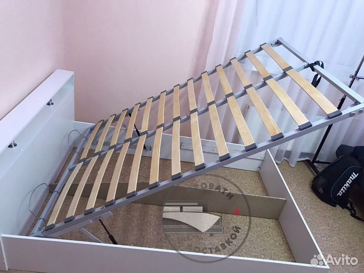 Кровать двуспальная с подъемным механизмом
