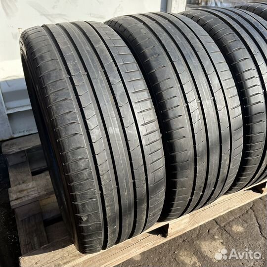 Pirelli P Zero PZ4 255/40 R21