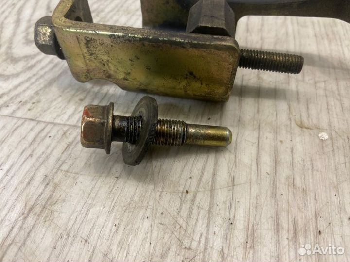 Кронштейн генератора Mitsubishi Lancer 9 CS5W 4G18