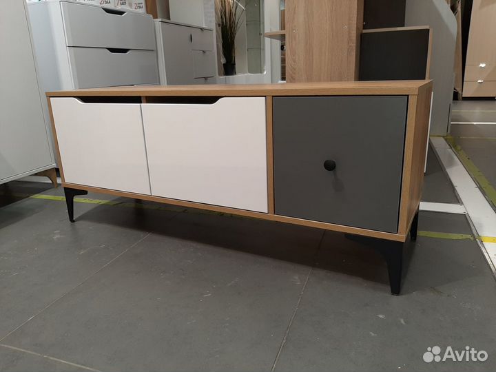 Тумба тв 1,24 м 3 дверки