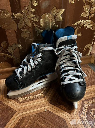 Коньки хоккейные