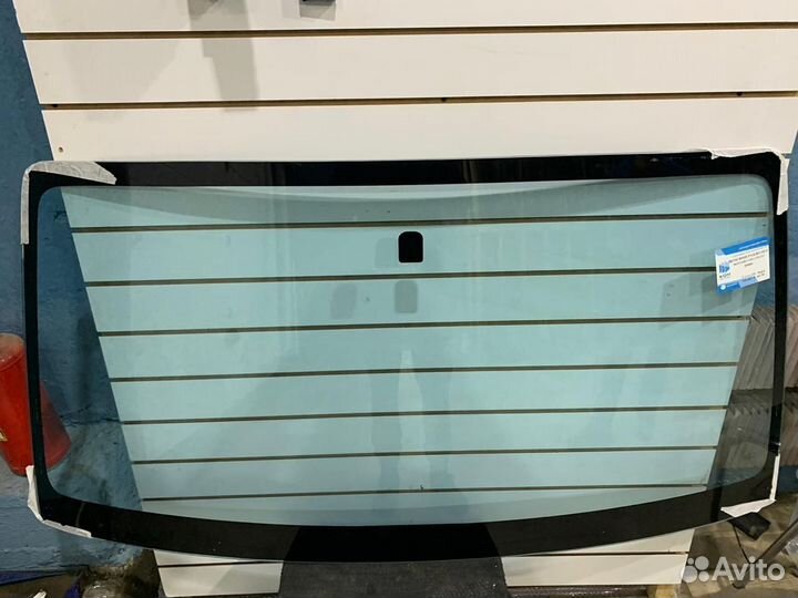 Стекло лобовое Mitsubishi Pajero