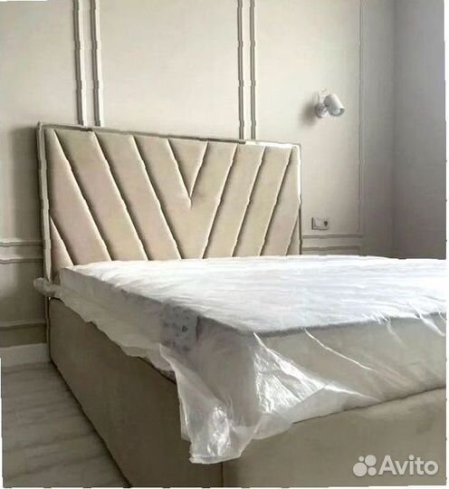 Кровать двуспальная новая мягкая