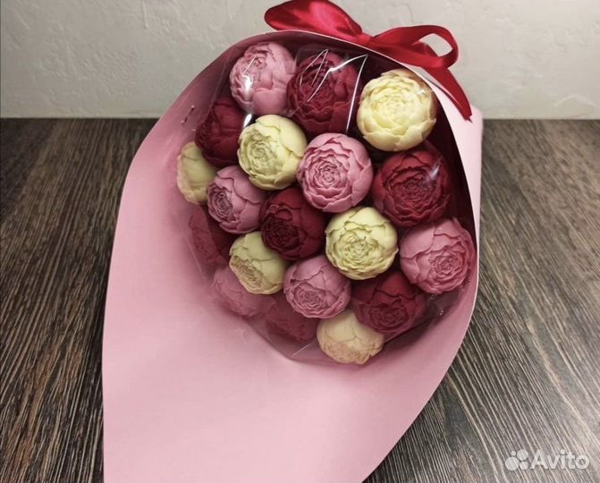 Сладкие букеты из шоколада и клубники