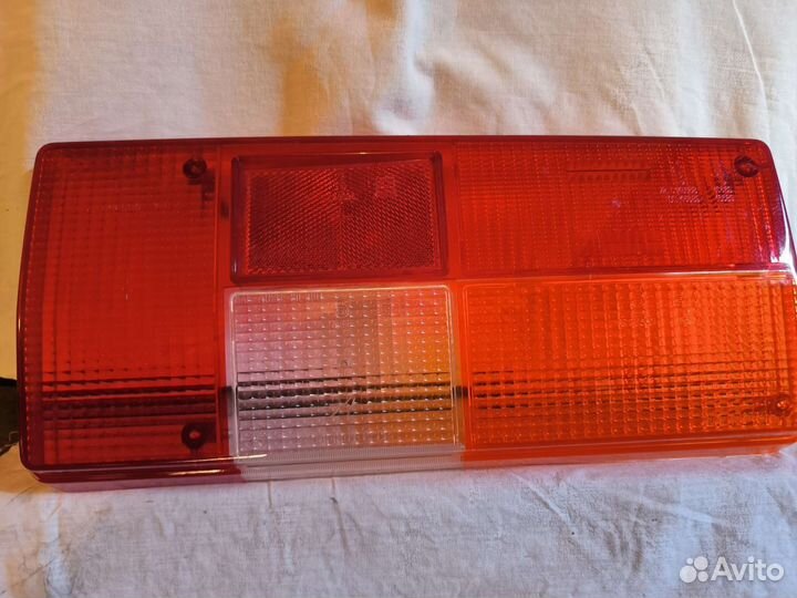 Стекло заднего фонаря(левое) для Ваз 2105 - 2107