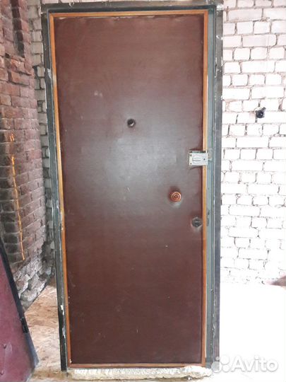 Входные металлические двери б/у