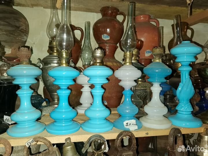Лампы керосиновые старинные из цветного стекла