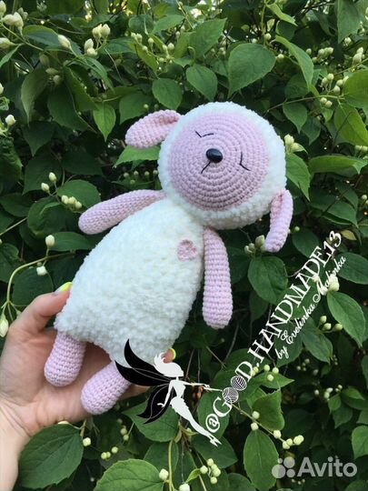 Вязаная игрушка овечка-сплюшка