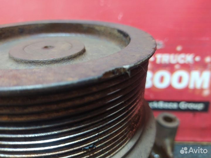 Насос водяного охлаждения Volvo VNL