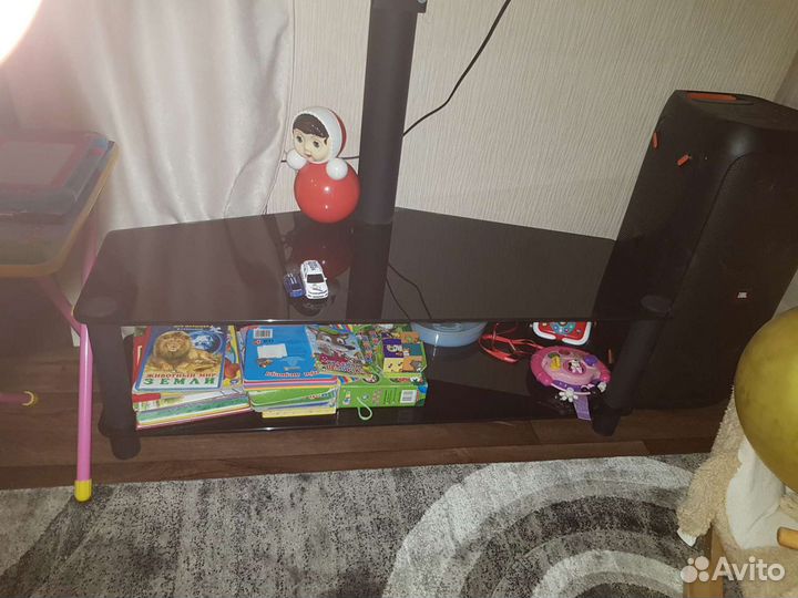 Стеклянная тумба под тв