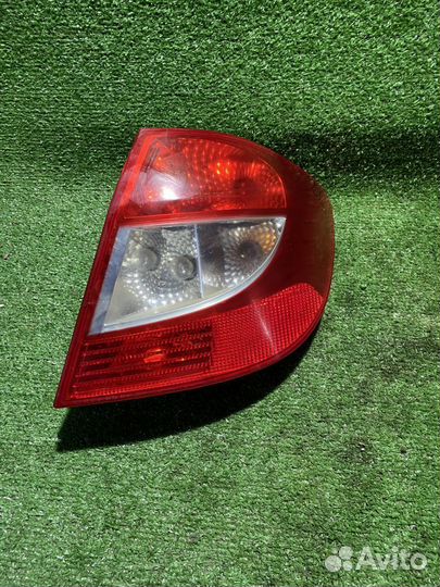 Фонарь задний правый Renault symbol