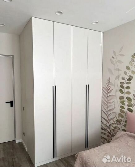 Шкаф распашной