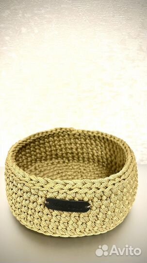 Вязаная корзинка ручной работы