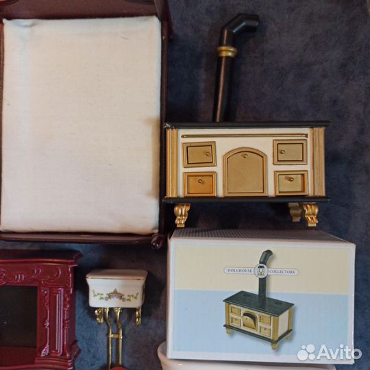 Мебель и книга для кукольного дома