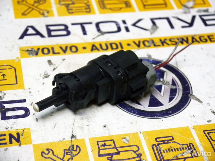 Датчик включения стоп-сигнал Вольво XC70-2 2008
