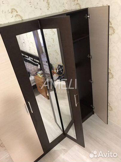 Шкаф с зеркалом для одежды