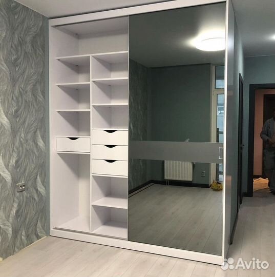 Шкаф с зеркалом