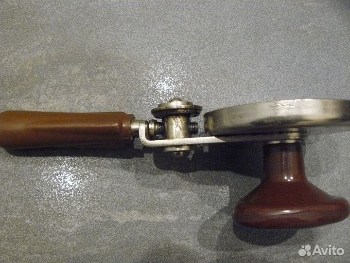 Машинка для закатывания банок