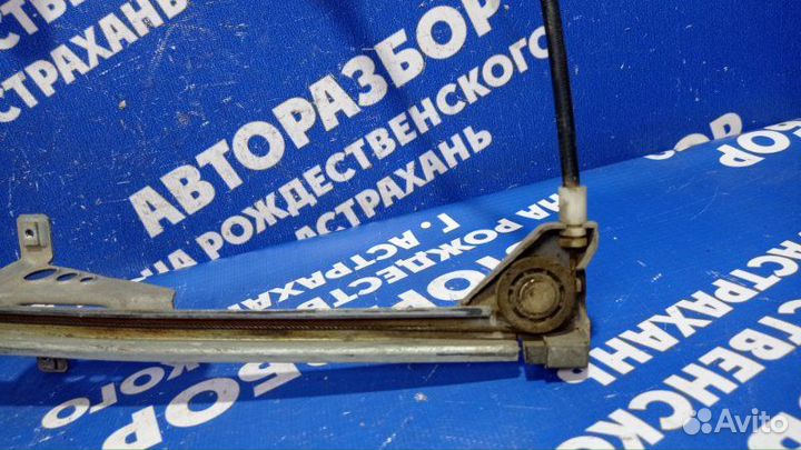 Передний правый стеклоподъемник Audi 80 седан 1990