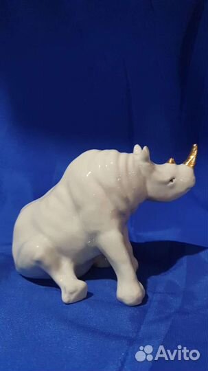 Белый носорог фарфор
