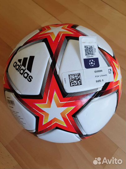 Профессиональный футбольный мяч Adidas лч