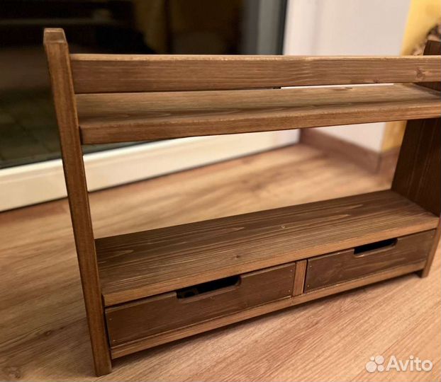 Полка с ящиками из дерева