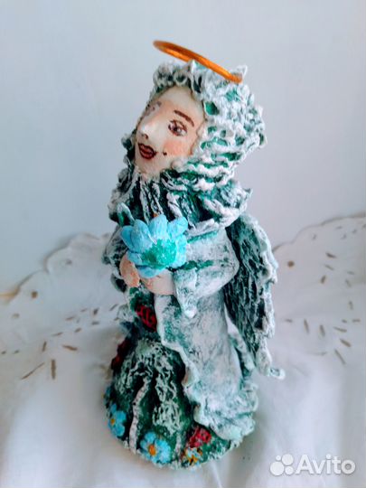 Фигурка Ангел весны с подснежником